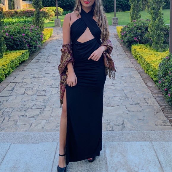 Beautiful black gown from House of CB - Picture 2 of 7